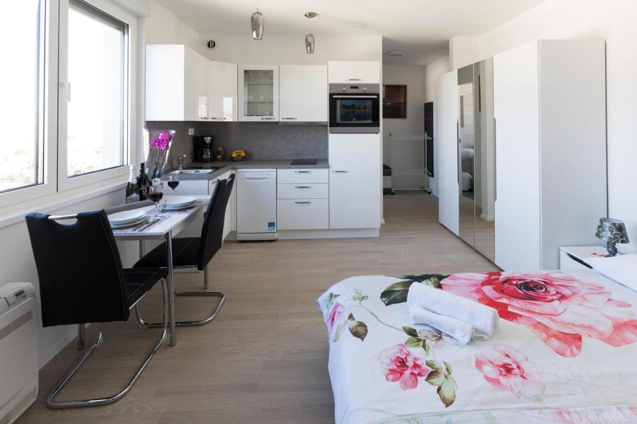Studio Apartman Moonlight Zadar Buitenkant foto