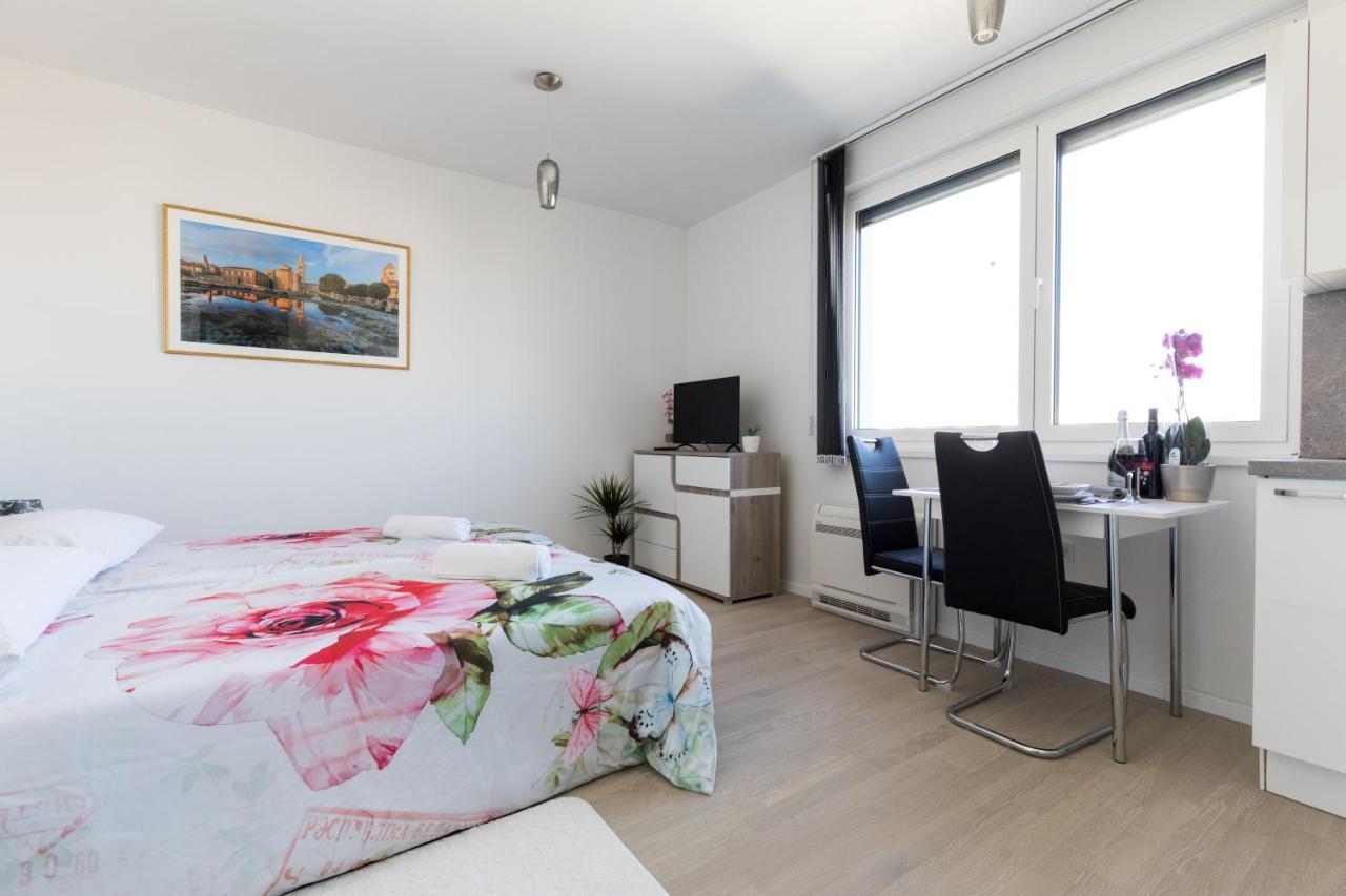 Studio Apartman Moonlight Zadar Buitenkant foto